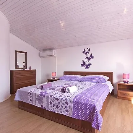 House Nikolina 526 *