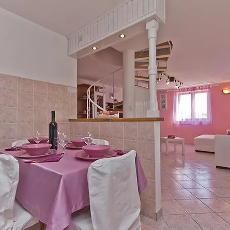 度假居 House Nikolina 526