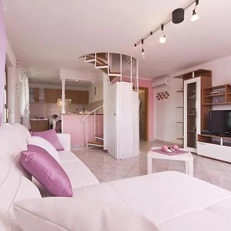 度假居 House Nikolina 526