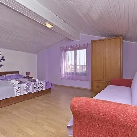 度假居 House Nikolina 526 *